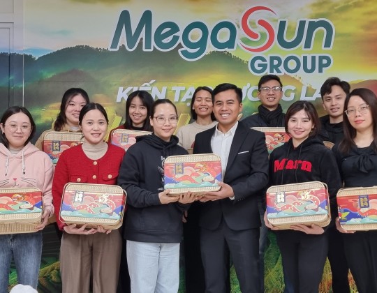 Nhộn nhịp không khí tặng quà tết Nguyên Đán tại MegaSun Group